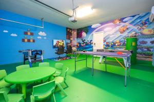 Amazing 5 Suite Home with Resort-Style Amenities