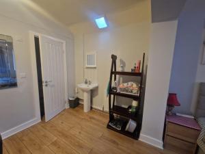 Studio Lickey Hills Near Attractions Garden Pet Ok