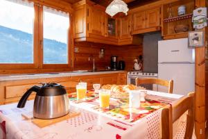 Chalets Chalet Terrasse Plein Sud, Cheminee, Ski-Rando, Nature & Village, Animaux admis, Parking : photos des chambres