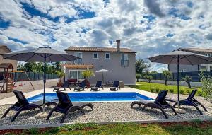 5 Bedroom Stunning Home In Nedescina - 5hvězdičkové hotely ve městě Nedeščina