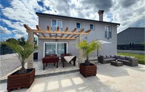 5 Bedroom Stunning Home In Nedescina 