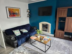 Cosy 3 Bed with Parking Near Piccadilly, Etihad Stadium and COOP Live Sleeps up to 6