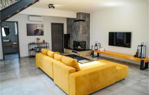 5 Bedroom Stunning Home In Nedescina 