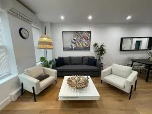 Stunning Family Style Duplex - Hunts Point