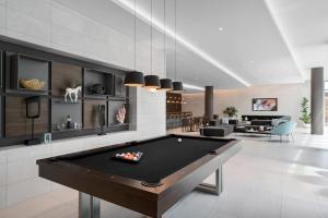 Luxury & Modern Condo in Design District with Pool