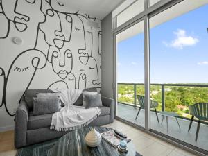 Luxury & Modern Condo in Design District with Pool