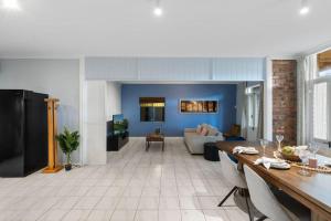 Spacious Affordable 7B3B 2 Living Pool Yard and Mall