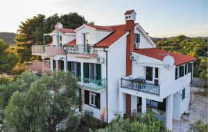 Cozy Apartment In Pirovac