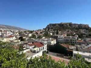 Stoic penthouse of Acropolis