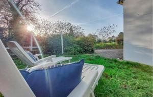 Maisons de vacances Awesome Home In Saint-Tugdual With Wifi : photos des chambres