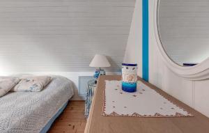 Maisons de vacances Awesome Home In Saint-Tugdual With Wifi : photos des chambres