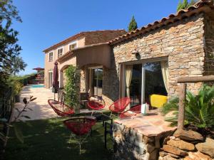 Villas Villa Paquerette pour 10 personnes avec piscine chauffee au Domaine de Valcros a la Londe-Les-Maures : photos des chambres