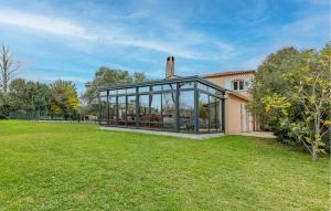 Maisons de vacances Gorgeous Home In Montady : photos des chambres