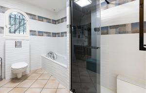 Maisons de vacances Gorgeous Home In Montady : photos des chambres