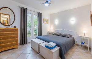 Maisons de vacances Gorgeous Home In Montady : photos des chambres