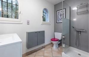 Maisons de vacances Gorgeous Home In Montady : photos des chambres