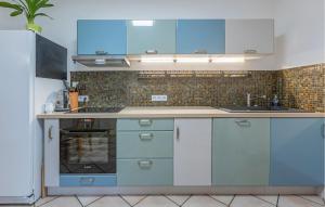 Maisons de vacances Gorgeous Home In Montady : photos des chambres