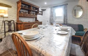 Maisons de vacances Pet Friendly Home In Villiers-Fossard : photos des chambres