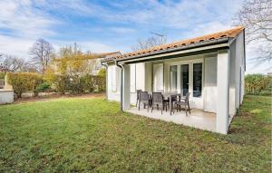 Maisons de vacances Nice Home In Blaye With Wifi : photos des chambres