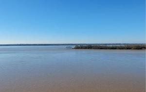 Maisons de vacances Nice Home In Blaye With Wifi : photos des chambres