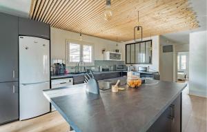 Maisons de vacances Nice Home In Blaye With Wifi : photos des chambres