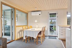 Cozy Summer House Near Karrebæksminde