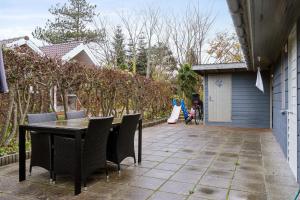 Cozy Summer House Near Karrebæksminde