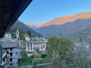 Ampio Bilocale con vista montagne, Ceres Centro