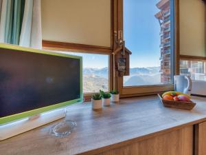 Studio Vostok Zodiaque-94 by Interhome