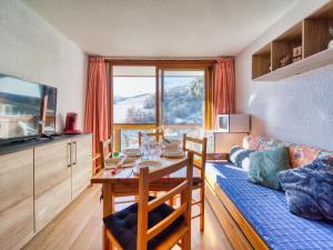 Studio Soyouz Vanguard-102 by Interhome