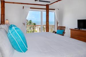 Residences at Barrier Reef 1-3C Oceanfront 2 BR by Stay Floreo