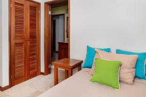 Residences at Barrier Reef 1-3C Oceanfront 2 BR by Stay Floreo