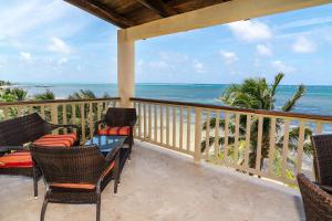 Residences at Barrier Reef 1-3C Oceanfront 2 BR by Stay Floreo