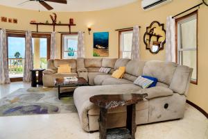 Residences at Barrier Reef 3B Oceanview 2 BR by Stay Floreo