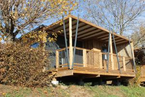 Campings Camping La Grappe Fleurie : photos des chambres