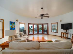 Residences at Barrier Reef 8B Oceanview 2 BR by Stay Floreo