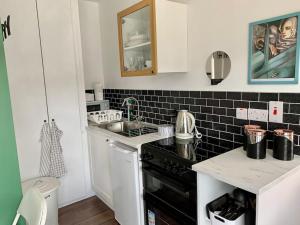 Cosy Studio Cabinin nature with stove