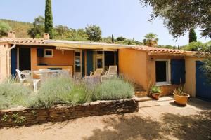 Mazet Mireille climatisé pour 4 personnes avec tennis et piscine à La Londes-Les-Maures