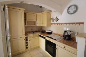 Mazet Mireille climatisé pour 4 personnes avec tennis et piscine à La Londes-Les-Maures