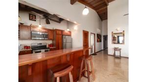 Residences at Barrier Reef 1-2C Oceanfront 2 BR by Stay Floreo