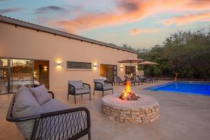 The Duke Luxury Safari Villa, Huge Pool, Giraffe-Feeding-Tower, Outdoor Shower