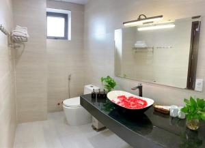 Phòng Deluxe Giường Đôi Có Ban Công (Deluxe Double Room with Balcony)