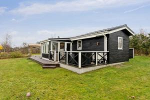 Holiday Idyll Near Beach And City Life