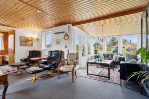 Holiday Idyll Near Beach And City Life