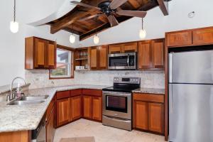 Residences at Barrier Reef 8C Oceanview 2 BR by Stay Floreo