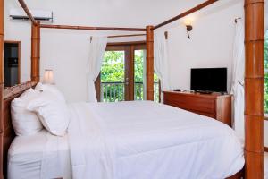 Residences at Barrier Reef 8C Oceanview 2 BR by Stay Floreo