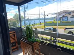 Depa con piscina frente al Lago Llanquihue y vista al volcán - Llanquihue