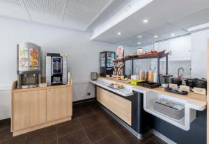 Hotels B&B HOTEL Calais Terminal Cite Europe 2 etoiles : photos des chambres