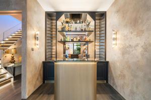 Elegant 4-BR House with garden