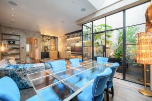 Elegant 4-BR House with garden